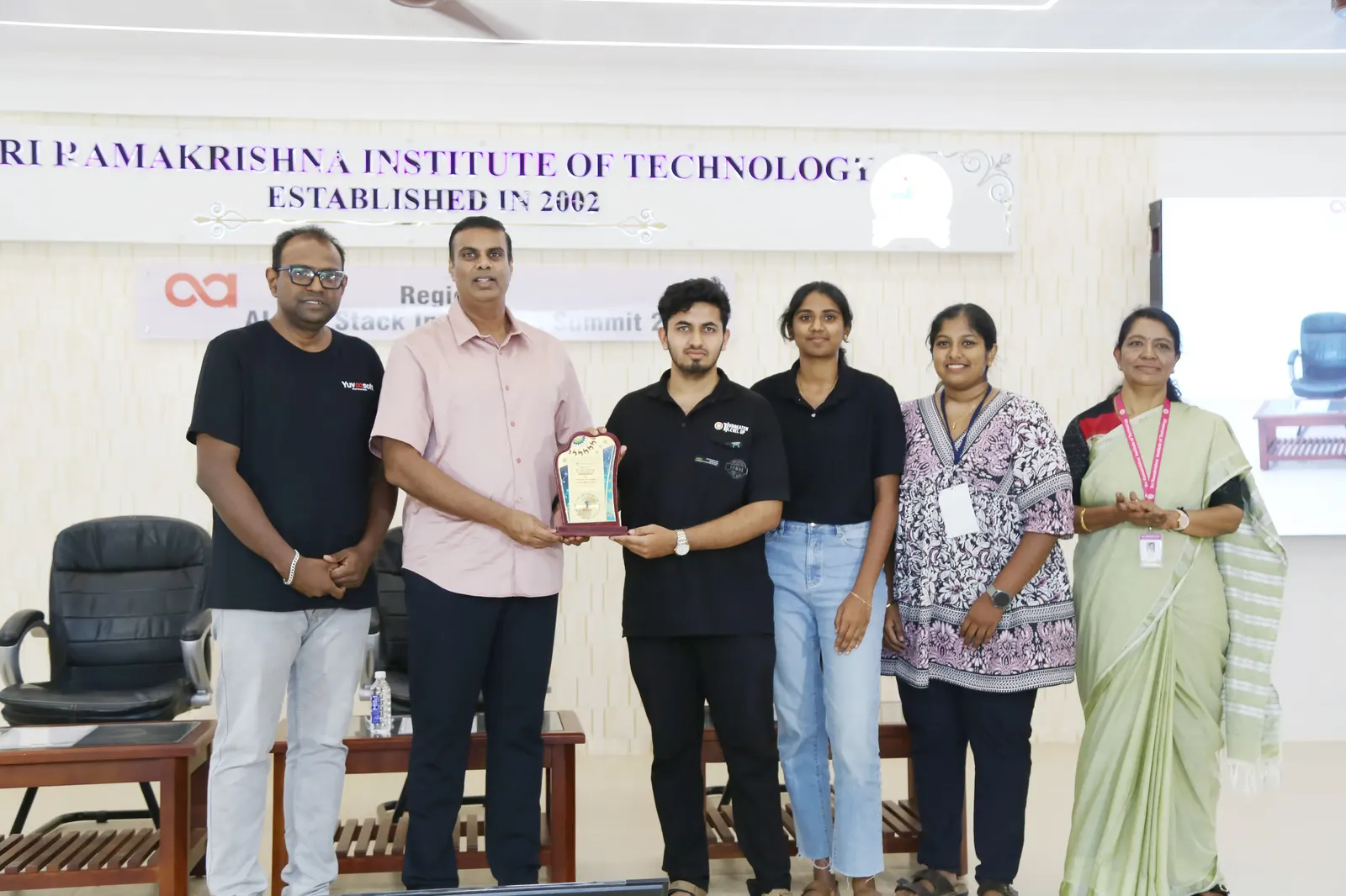 Closing ceremony · prize distribution, group photo